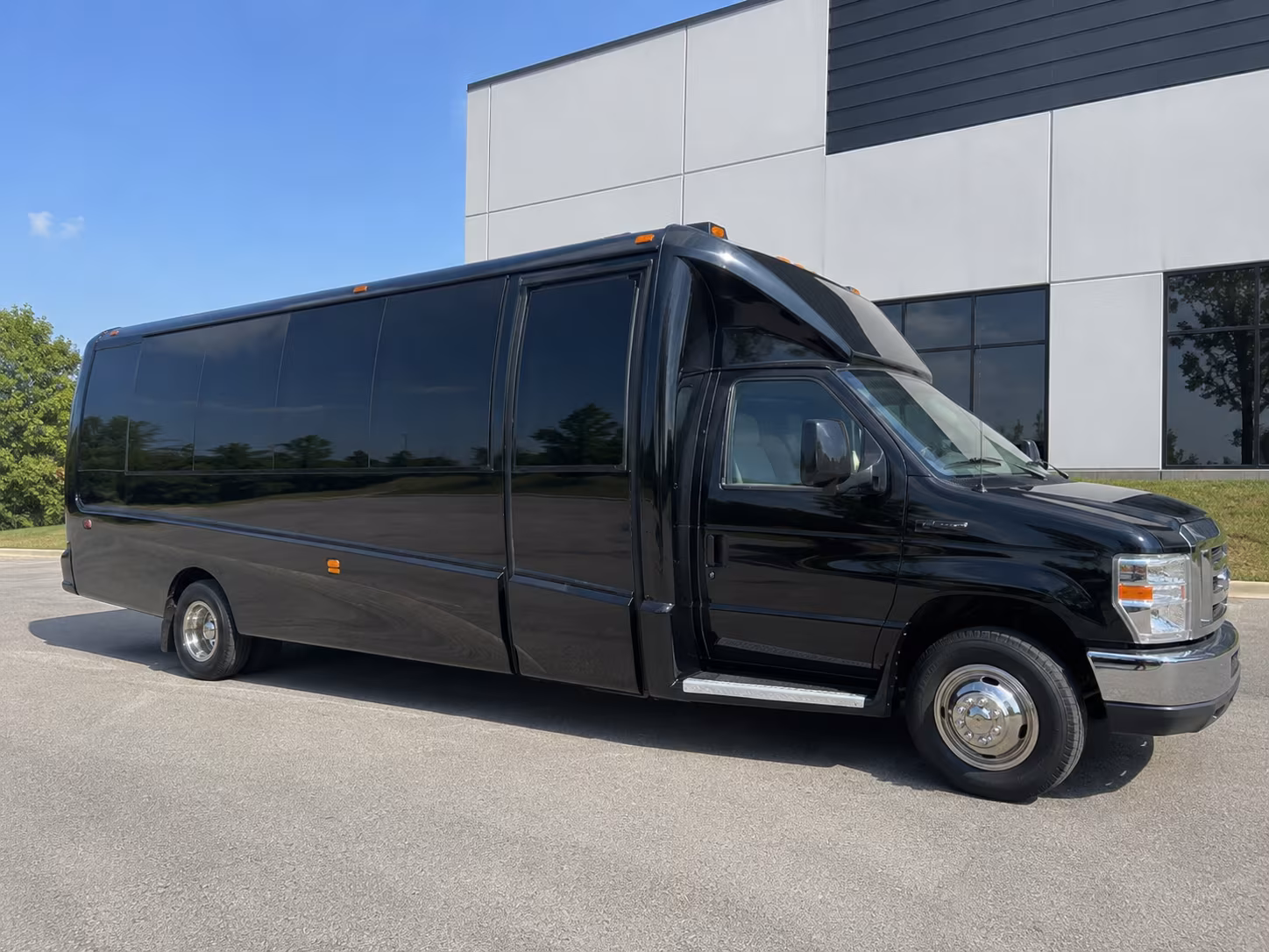 Tempe Winery Tour & Pub Crawl Transportation party bus exterior